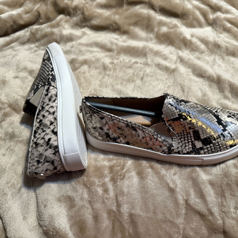 Steve Madden Gray and White Sneakers with Sleek Design